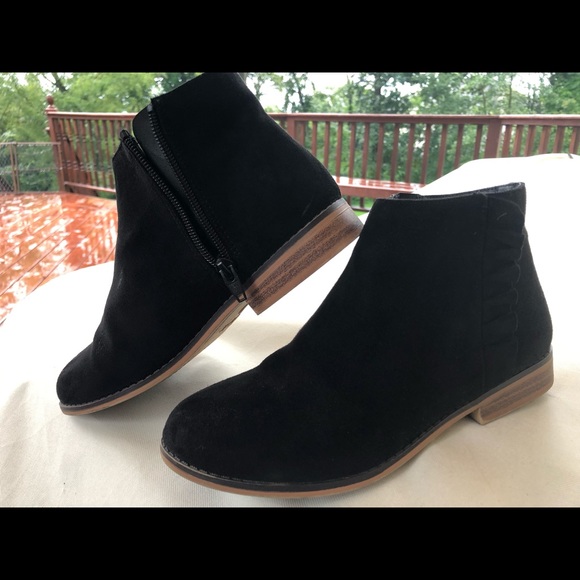 black ankle boots size 4